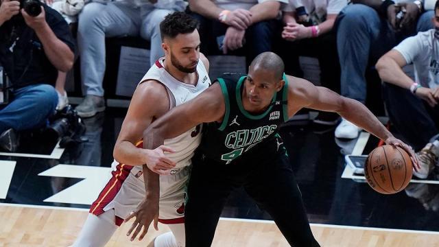 开云登录入口地址-双塔令热火难以逾越 强势防守助绿军攻克天王山